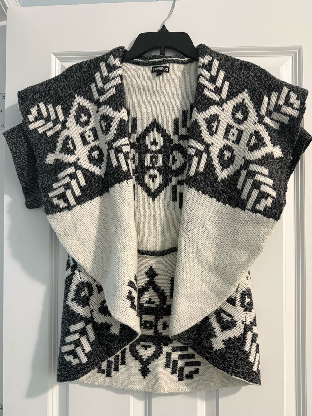 Express Heather Gray and White Geometric Open-Front Poncho Sweater